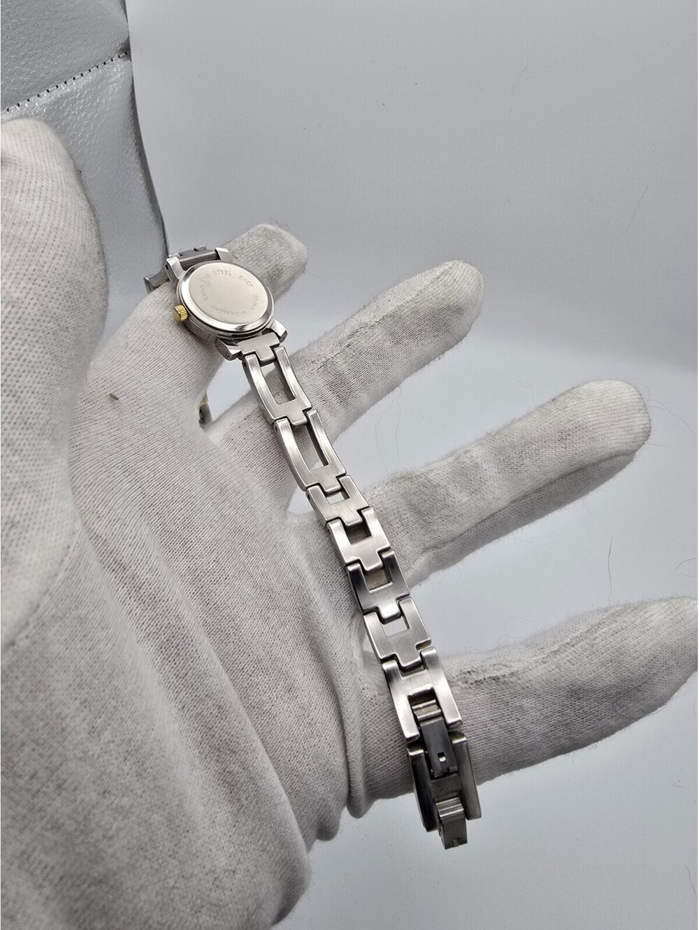 Delta Burke Options Women’s Quartz Analog Watch White Dial Two-Tone SS Bracelet - Picture 6 of 9